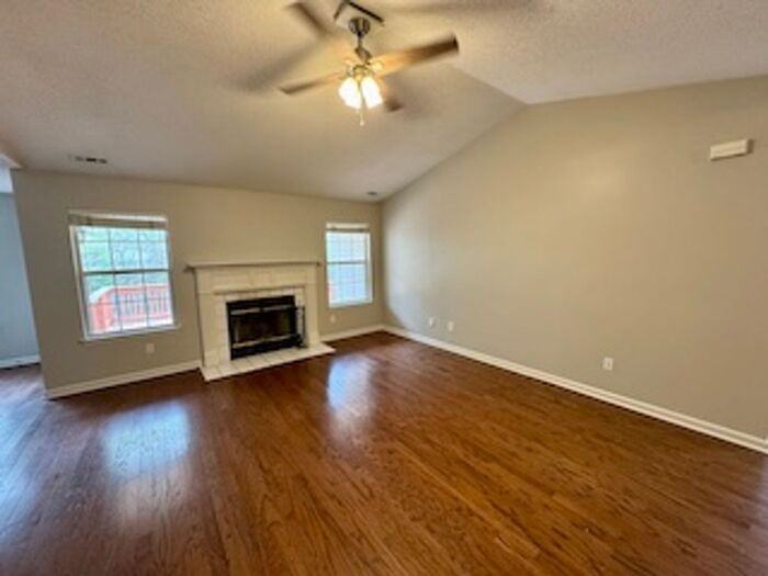 403 Barrington Hills Dr - Photo 5 of 22