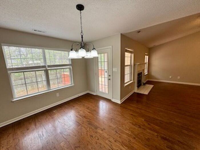 403 Barrington Hills Dr - Photo 6 of 22