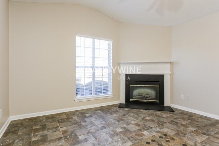5862 Waggoner Ct - Photo 4 of 21