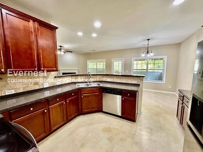 5867 Pine Rd - Photo 4 of 35