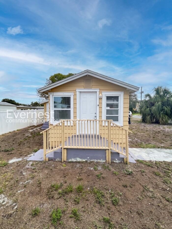 2911 W Tyson Ave - Photo 4 of 19