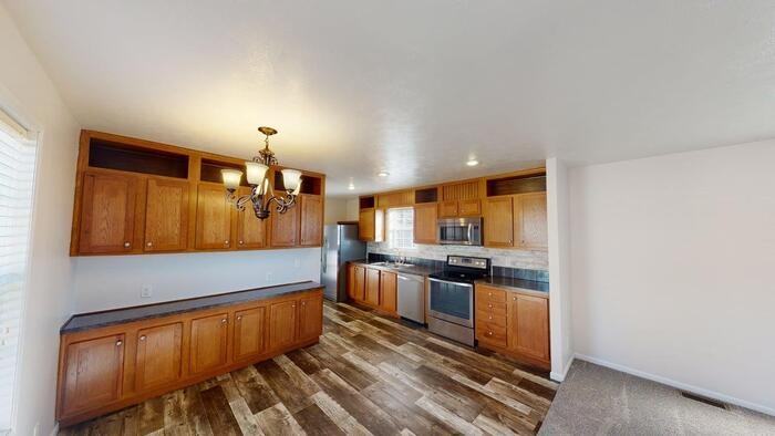 331 Continental Ave - Photo 3 of 26