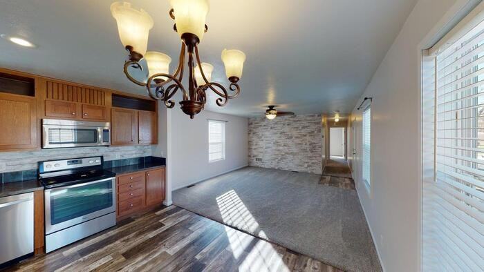 331 Continental Ave - Photo 4 of 26