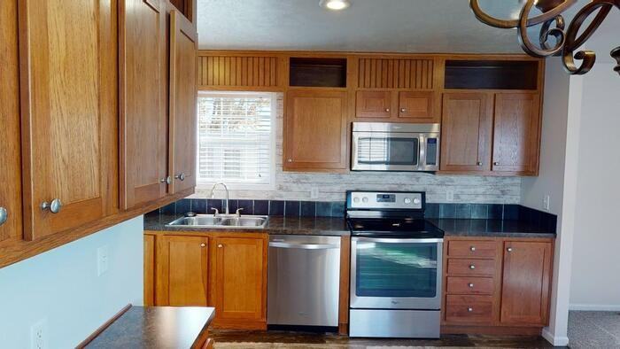331 Continental Ave - Photo 5 of 26