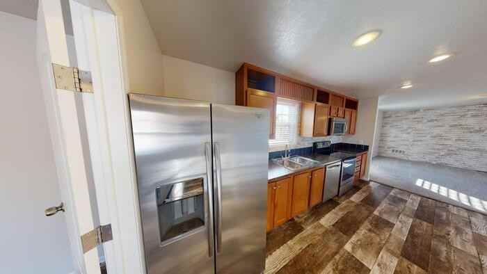 331 Continental Ave - Photo 7 of 26