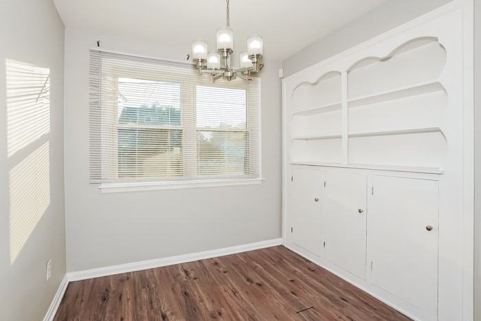 2327 S Jefferson Blvd - Photo 3 of 11