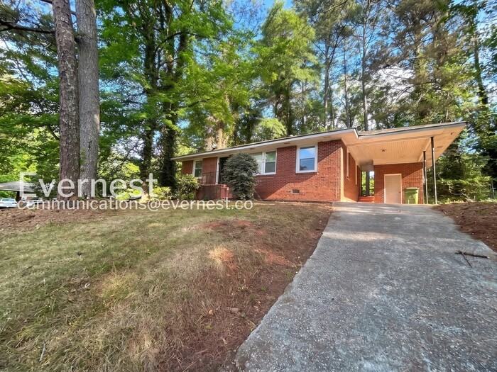 386 Lindsey Dr Se - Photo 3 of 19