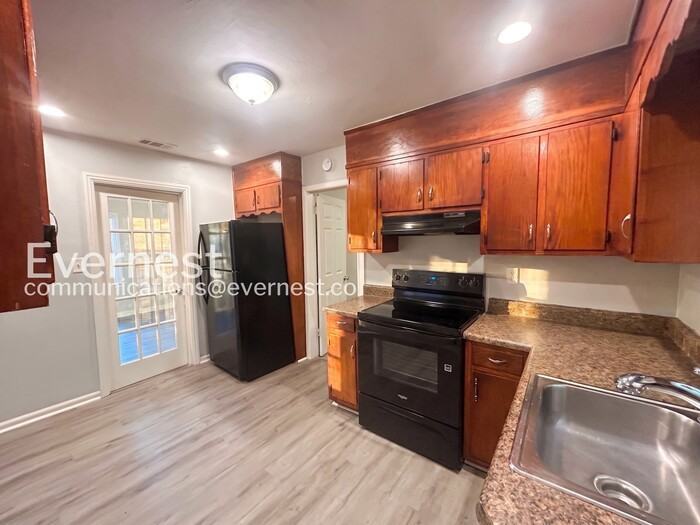 386 Lindsey Dr Se - Photo 6 of 19