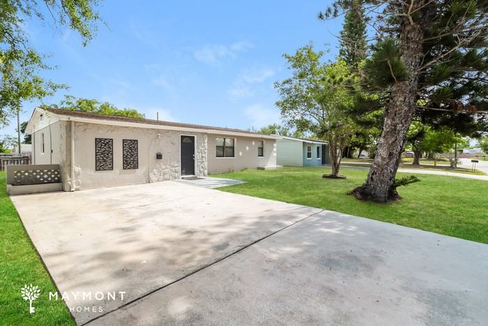 5511 65th Ter N - Photo 2 of 3