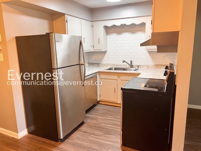9 Meredith Ct #2 - Photo 3 of 14
