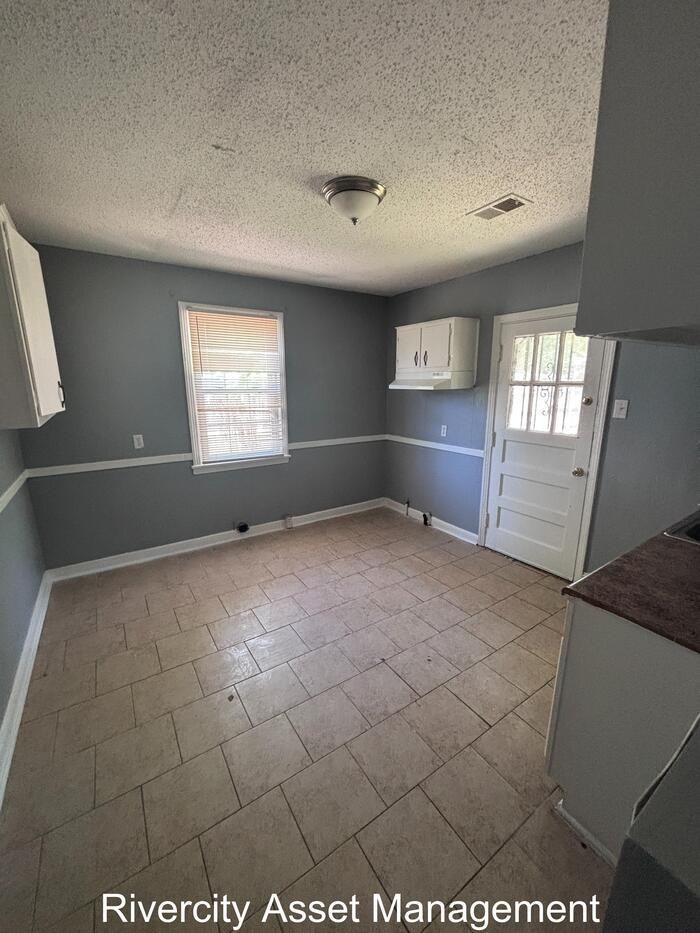 1116 N Holmes St - Photo 2 of 6