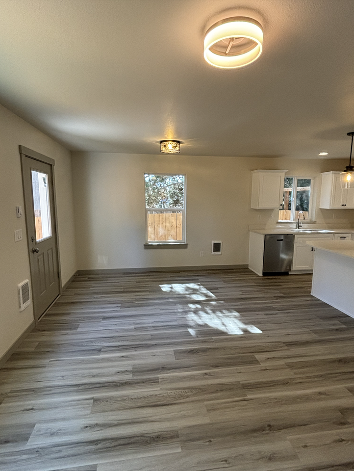 2260 Simpson Street Southeast - Photo 7 of 26