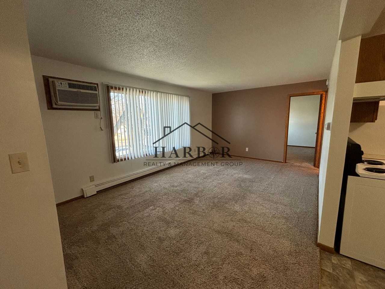 115 1st Ave Ne - Photo 2 of 6