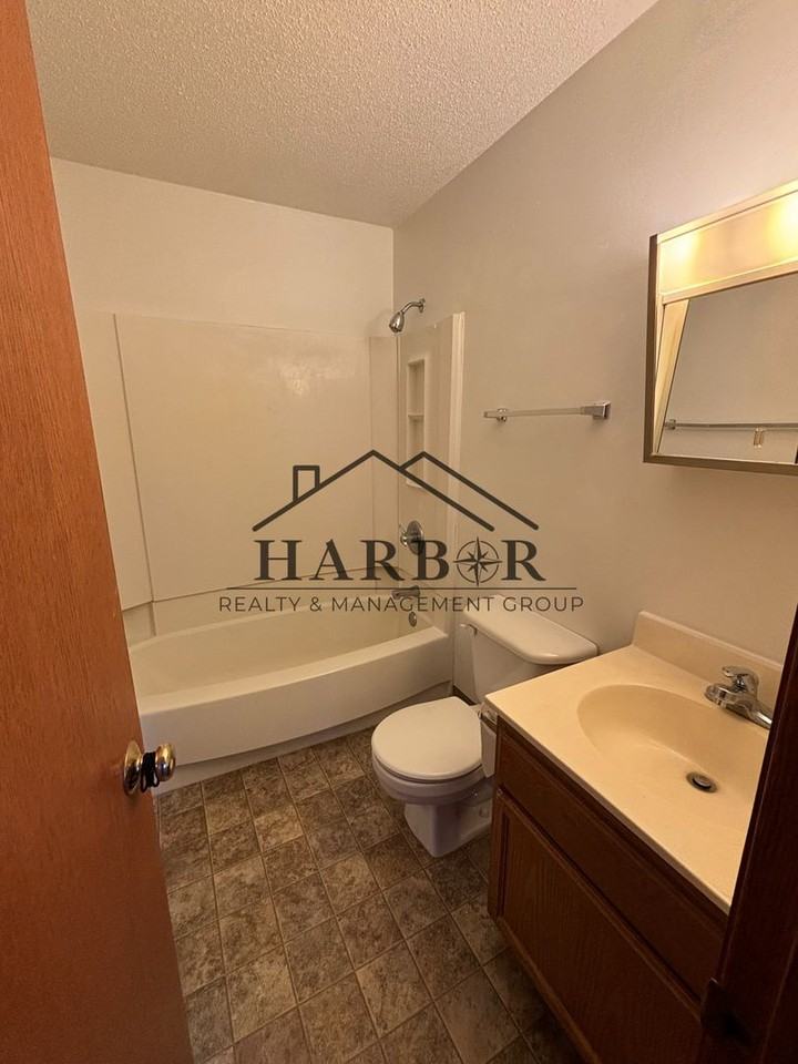 115 1st Ave Ne - Photo 4 of 6