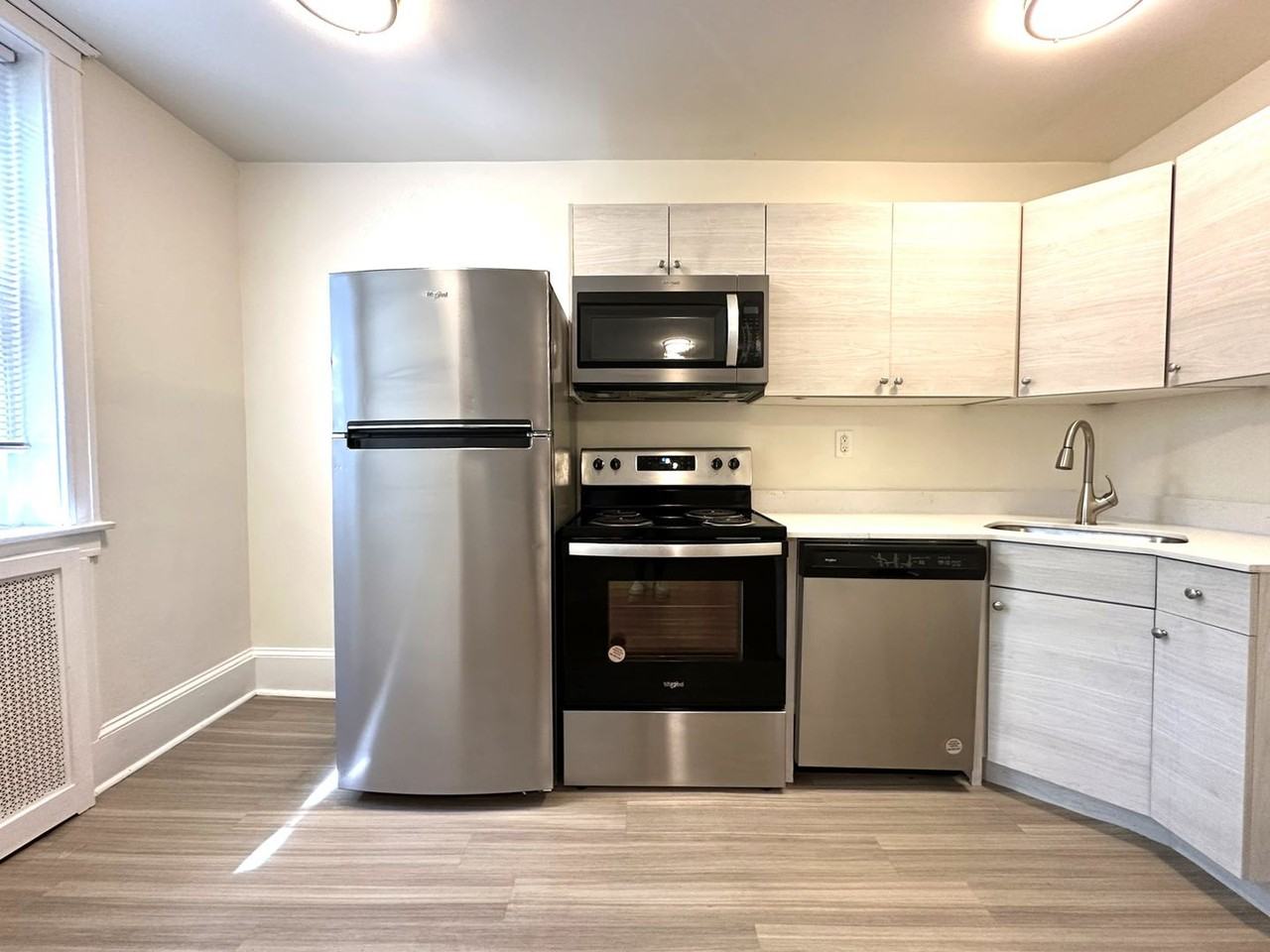 2809 W Queen Ln - Photo 4 of 50