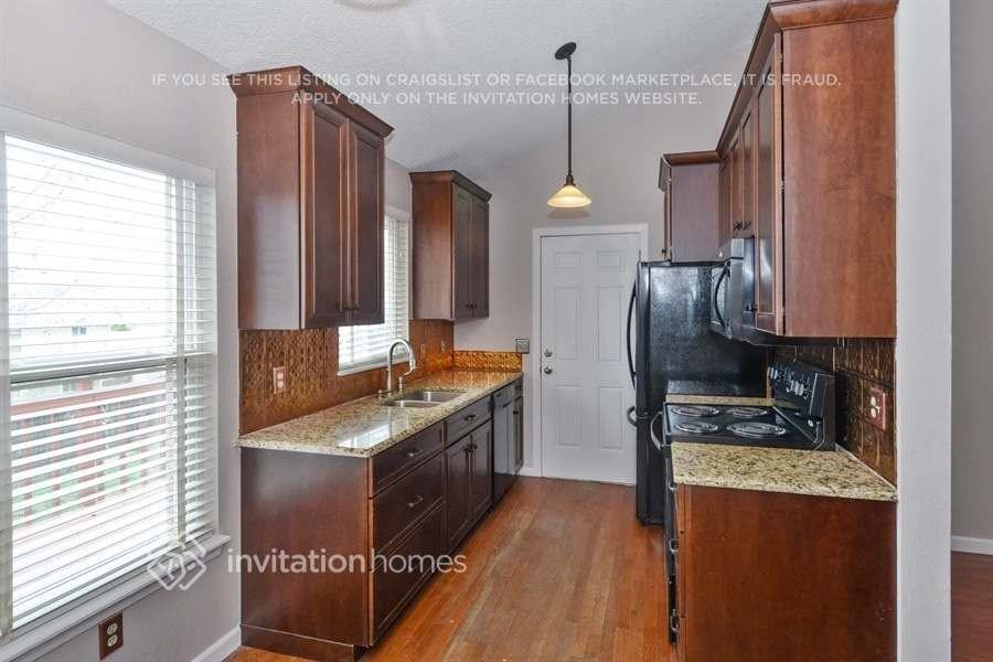 4783 S Yampa St - Photo 4 of 10