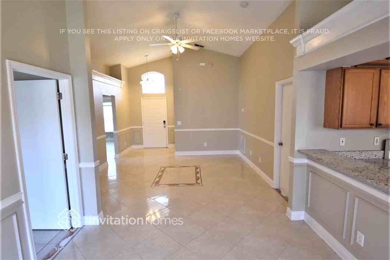 2900 Cool Breeze Cir - Photo 2 of 12