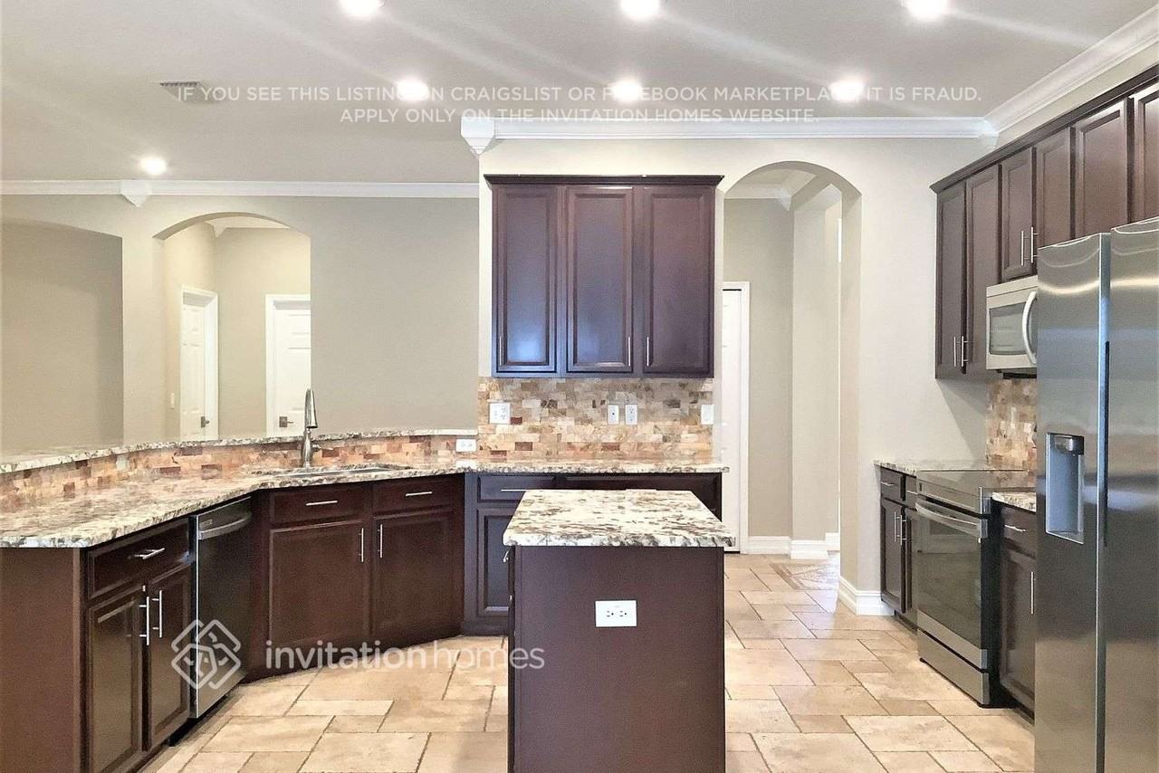 1410 Emerald Hill Way - Photo 7 of 20