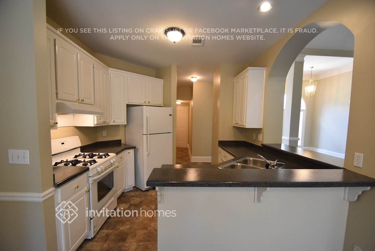 2025 Fairway Close Ter - Photo 4 of 12
