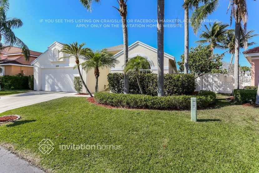 1369 Fairfax Cir E - Photo 2 of 20