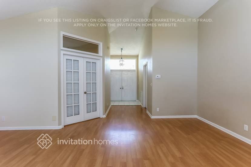 1369 Fairfax Cir E - Photo 3 of 20
