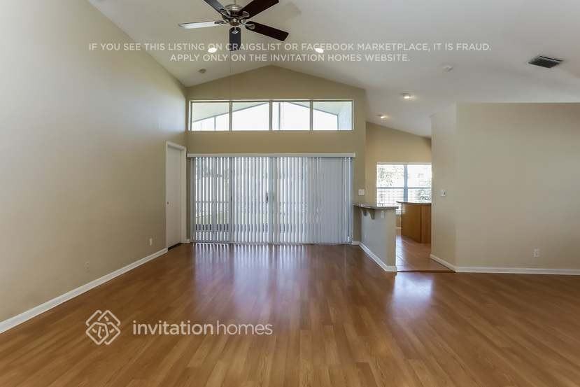 1369 Fairfax Cir E - Photo 4 of 20