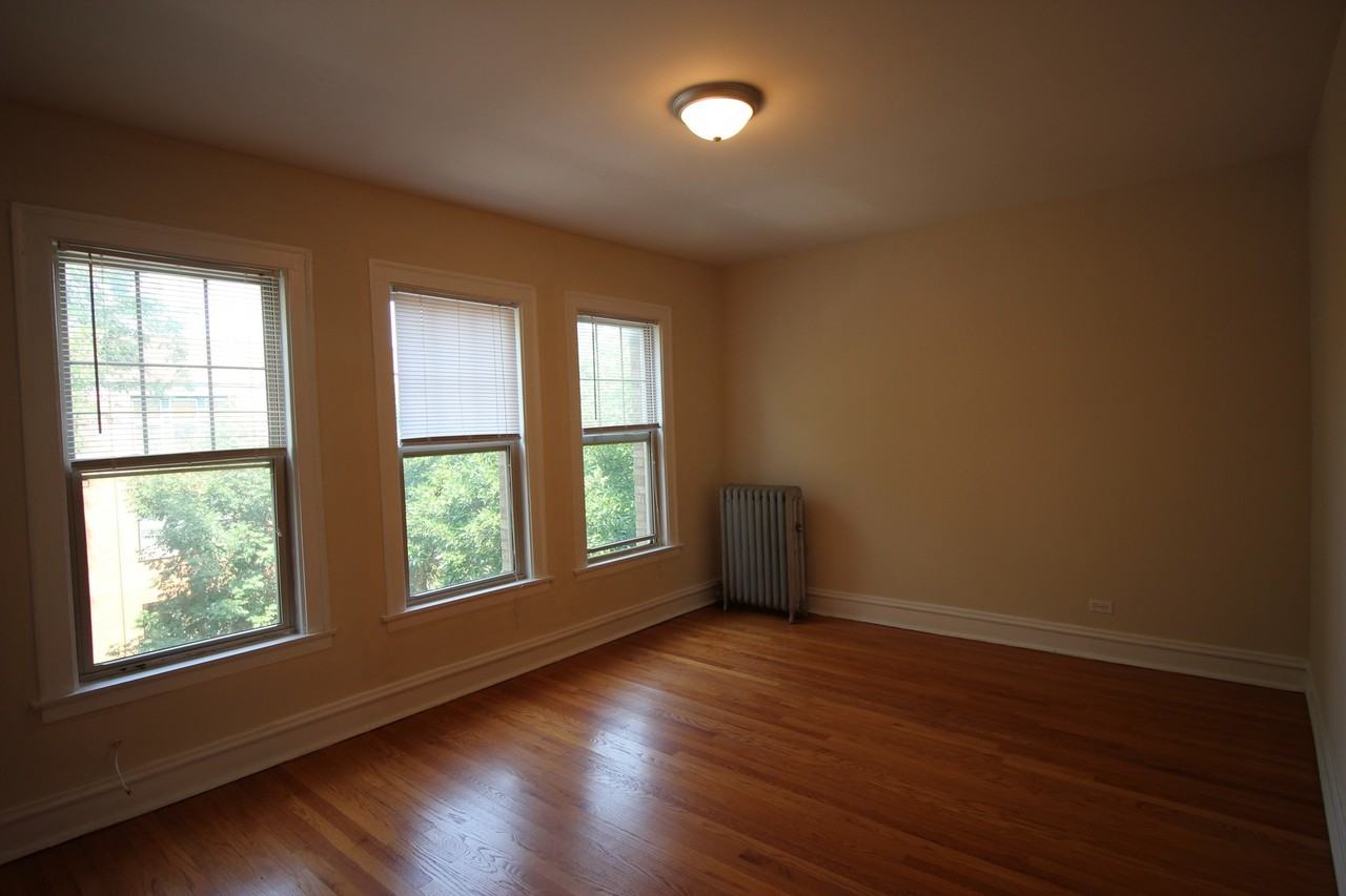 2339 W Rosemont Ave #3 - Photo 2 of 5