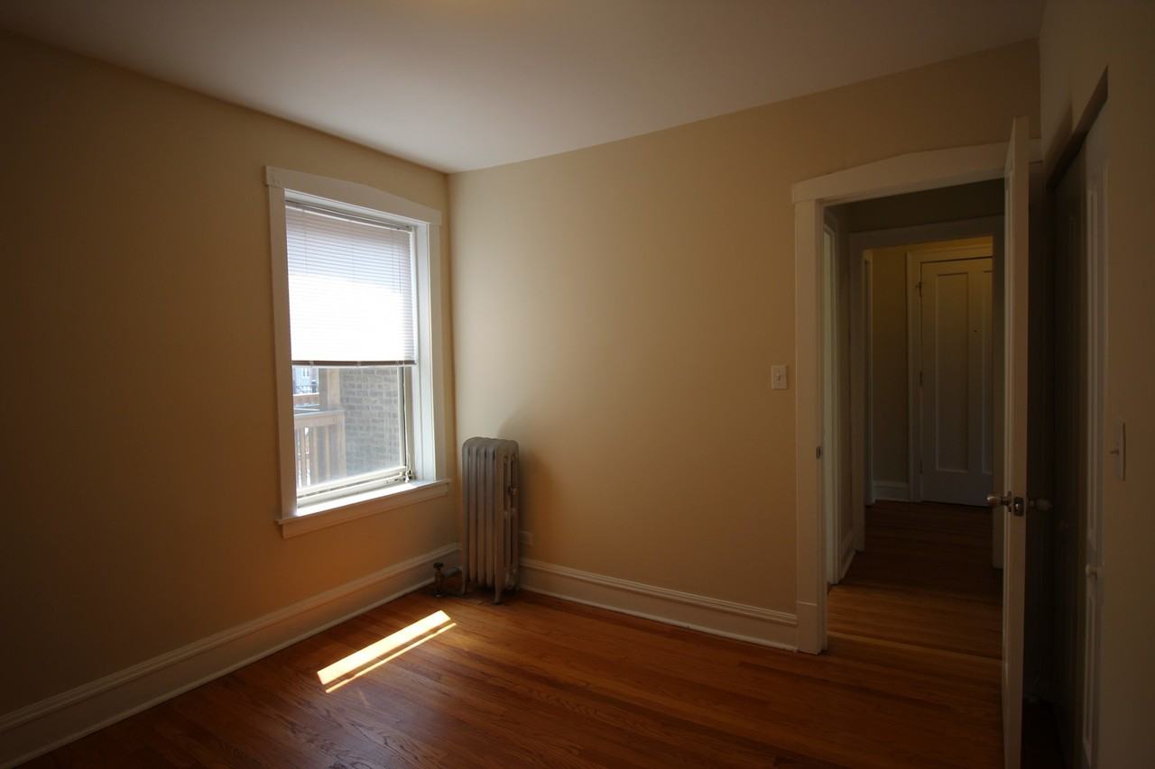 2339 W Rosemont Ave #3 - Photo 3 of 5