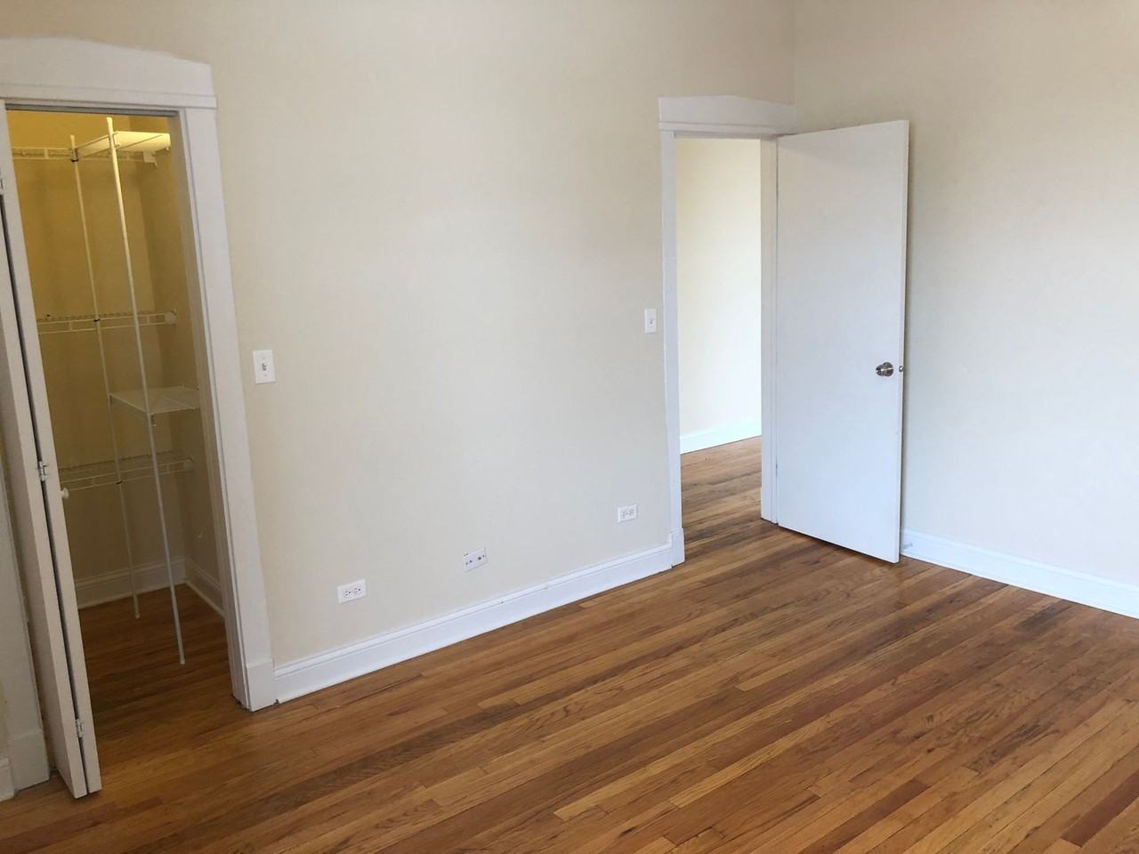 3539 W Ainslie St #3 - Photo 5 of 13