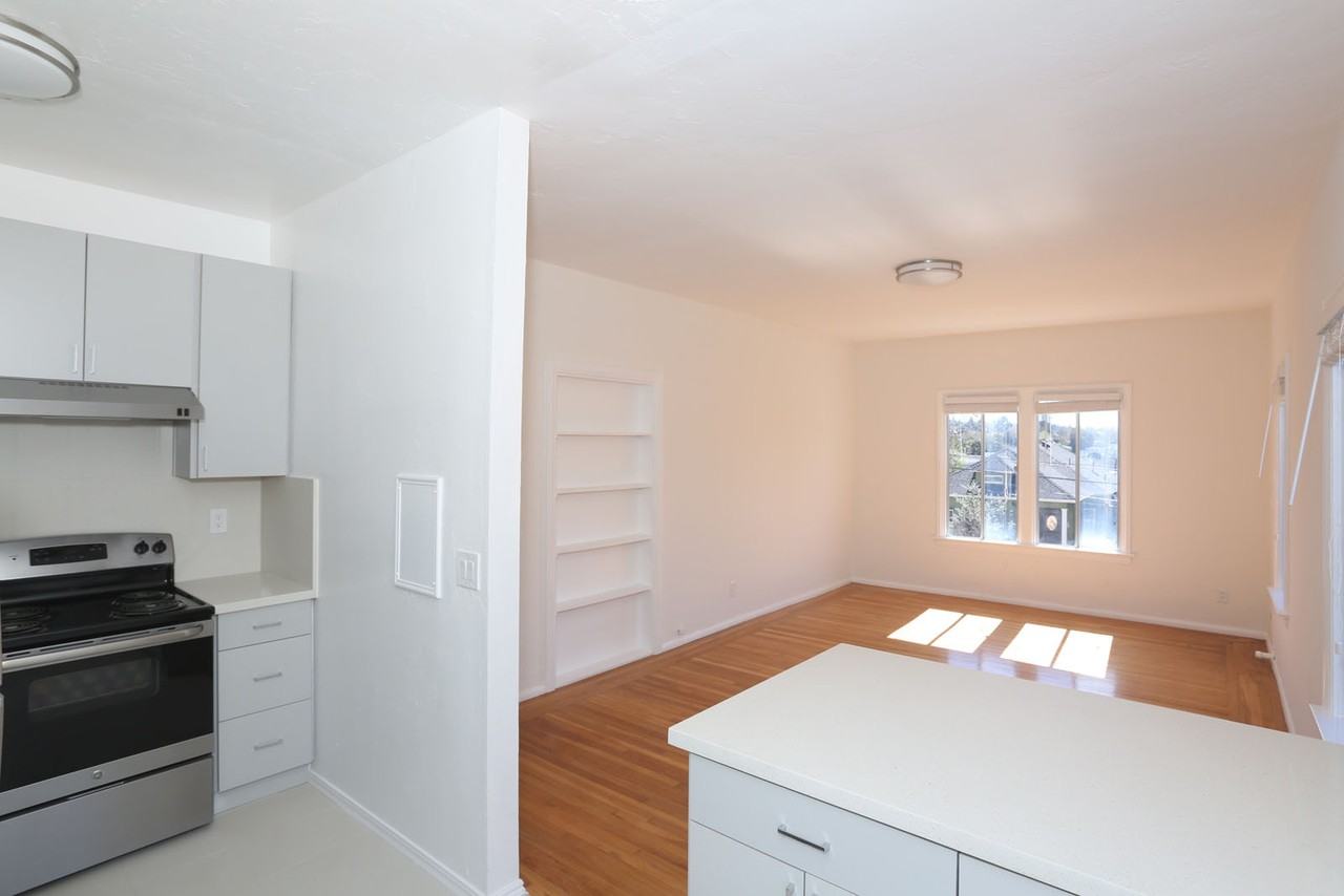 4231 Montgomery - Photo 3 of 33