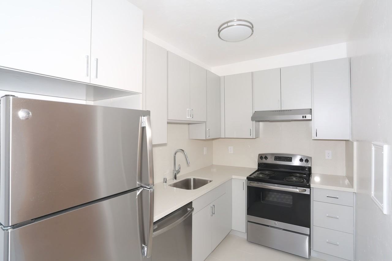4231 Montgomery - Photo 4 of 33