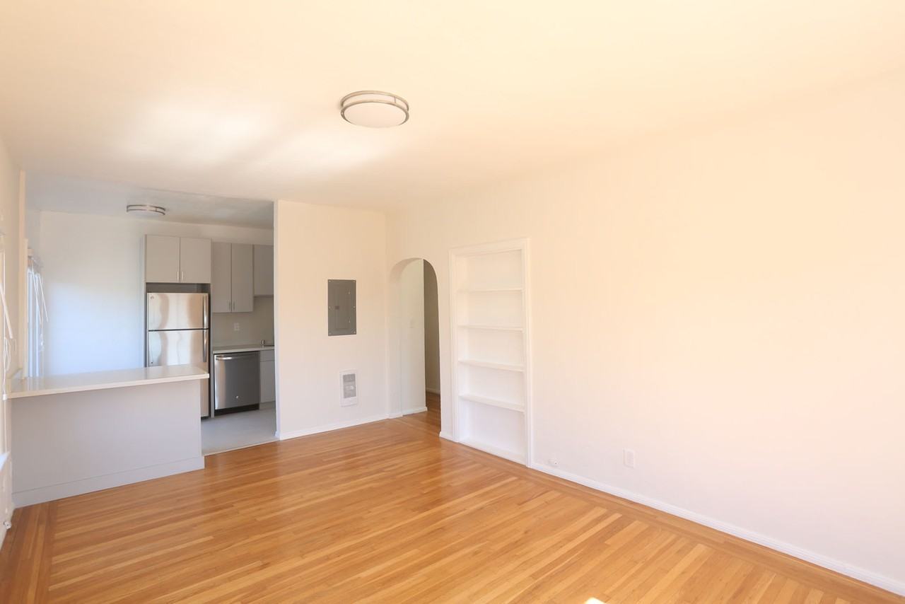4231 Montgomery - Photo 6 of 33