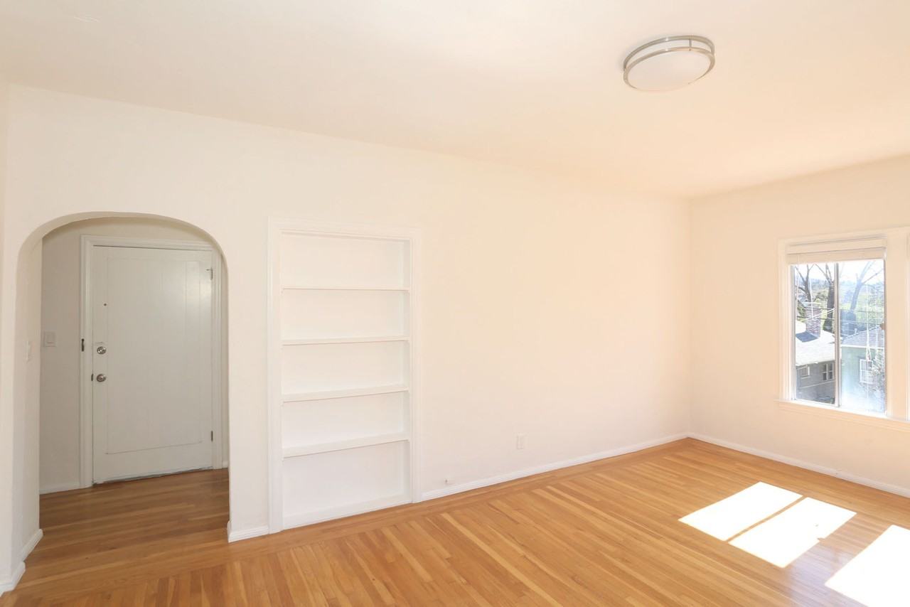 4231 Montgomery - Photo 7 of 33