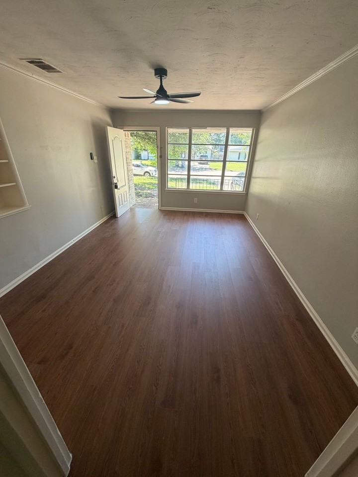 2523 Gross Rd - Photo 3 of 8