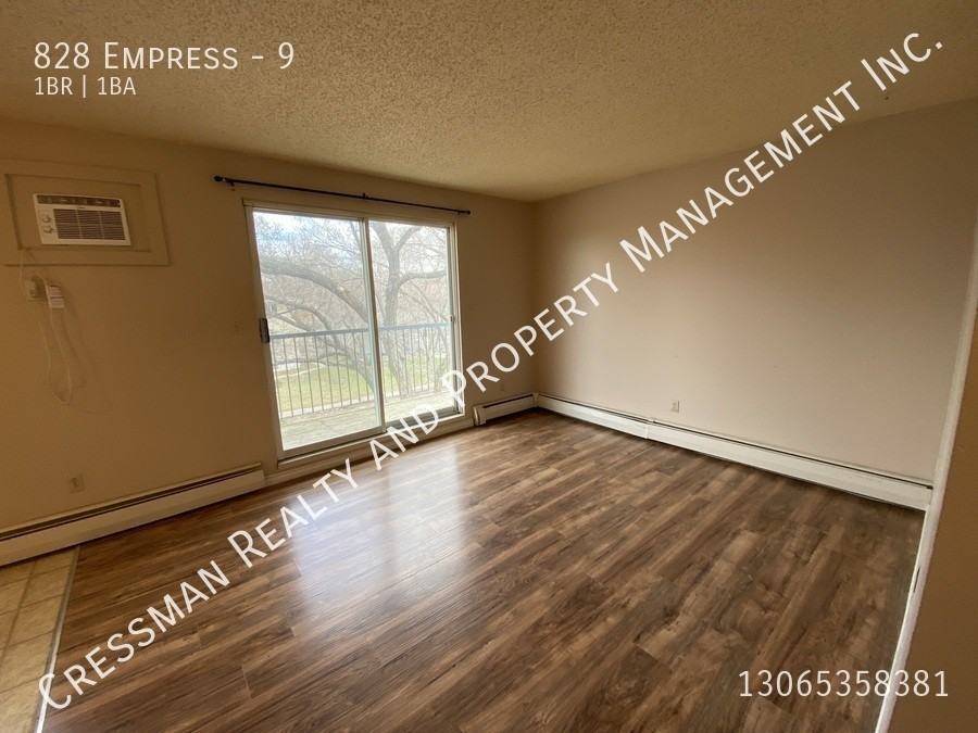 828 Empress St - Photo 2 of 5
