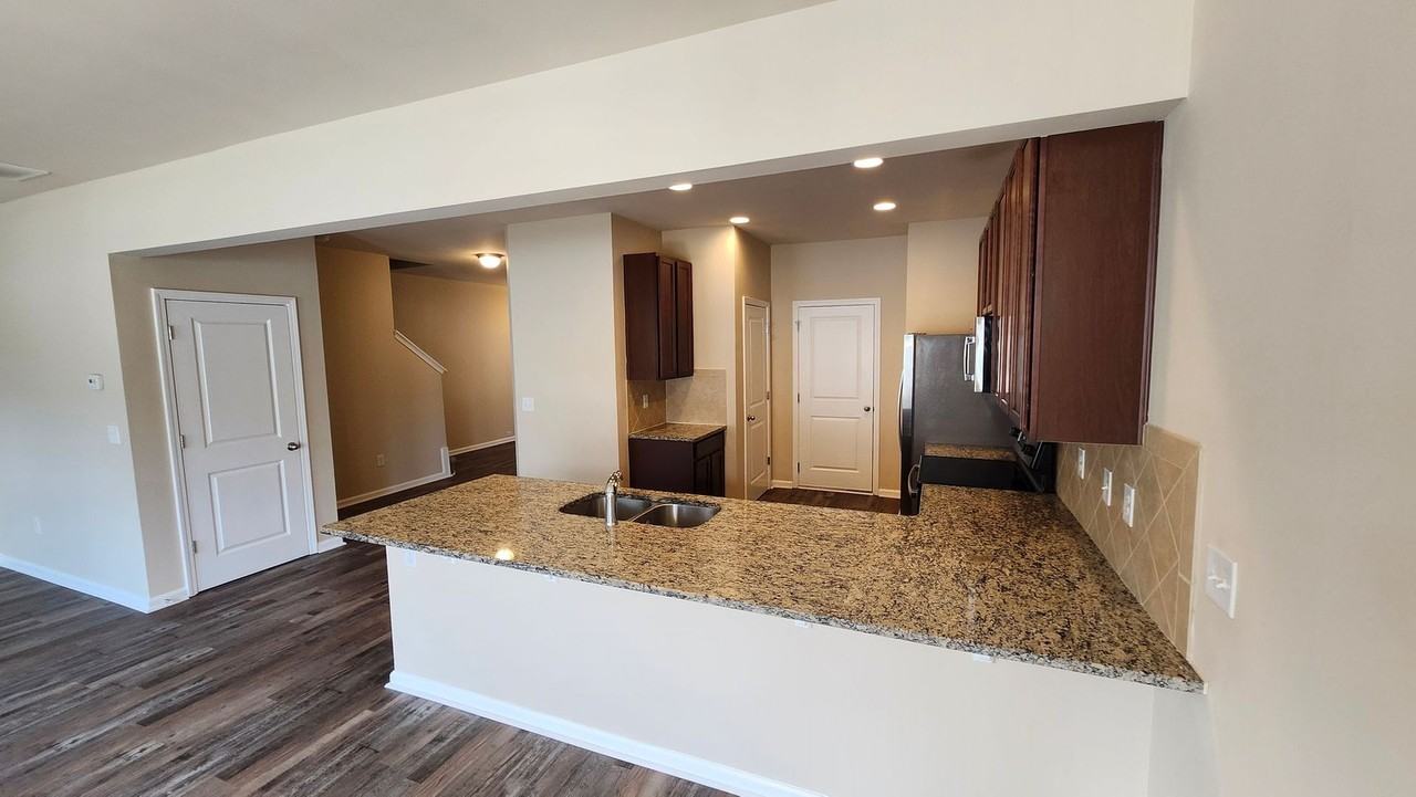 367 Highland Pointe Cir E - Photo 2 of 19