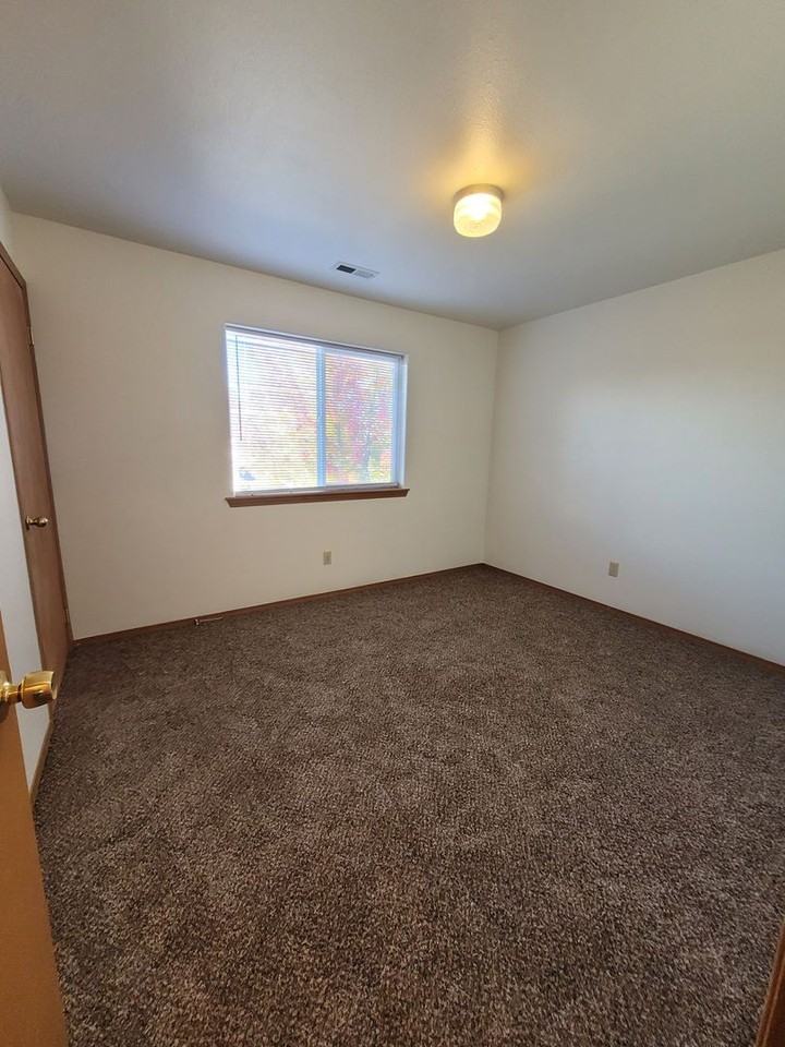 1830 W Crouse St - Photo 5 of 9