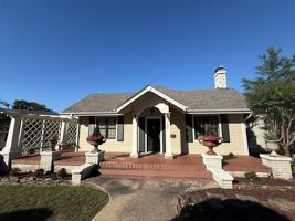 featured image of 200 Ridgeway Dr