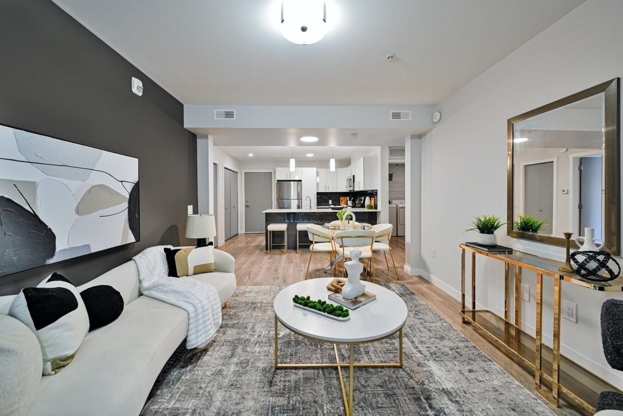 The Onyx Apartments - Photo 4 of 40