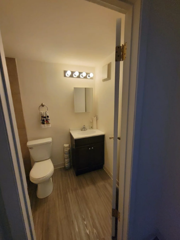 Richmond Manor Apartments - Photo 2 of 7