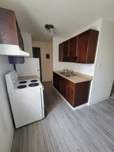 Richmond Manor Apartments - Photo 3 of 7