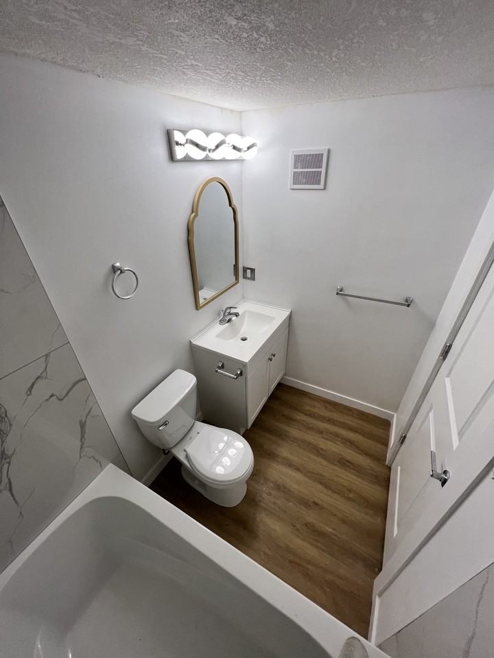 Richmond Manor Apartments - Photo 4 of 7