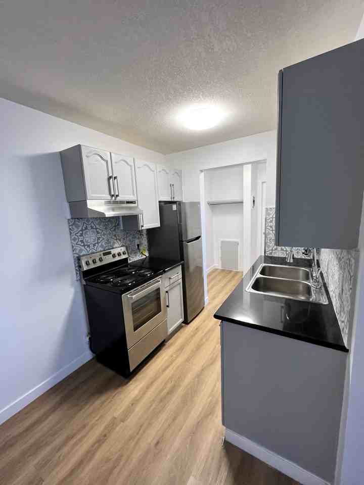 Richmond Manor Apartments - Photo 5 of 7