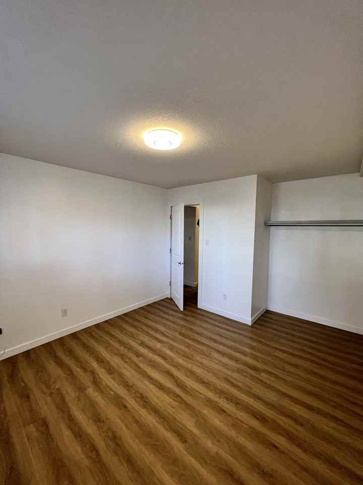 Richmond Manor Apartments - Photo 6 of 7