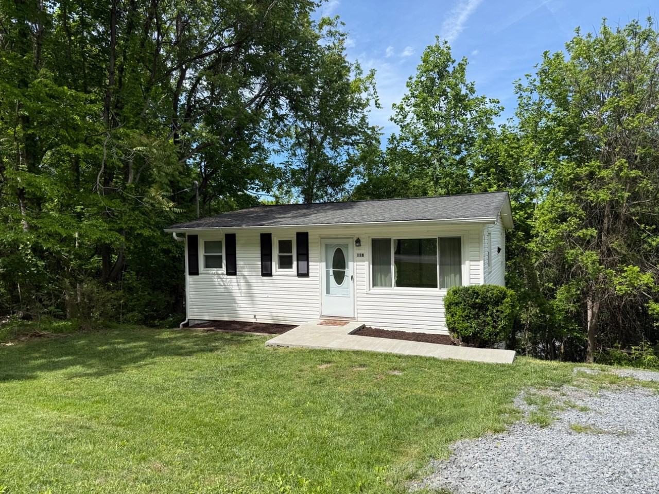 118 Rhody Dr - Photo 2 of 20