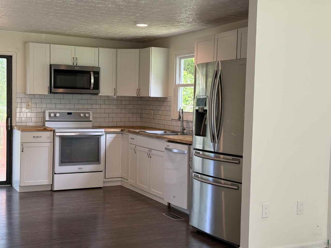 118 Rhody Dr - Photo 7 of 20