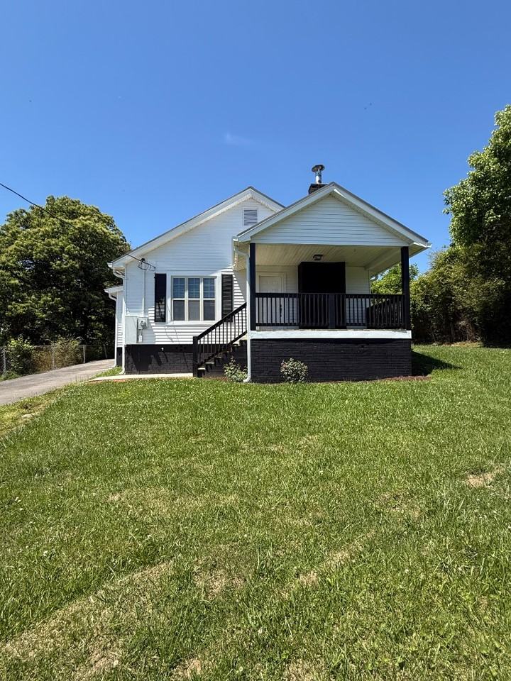 136 Kingsley Ave - Photo 2 of 20