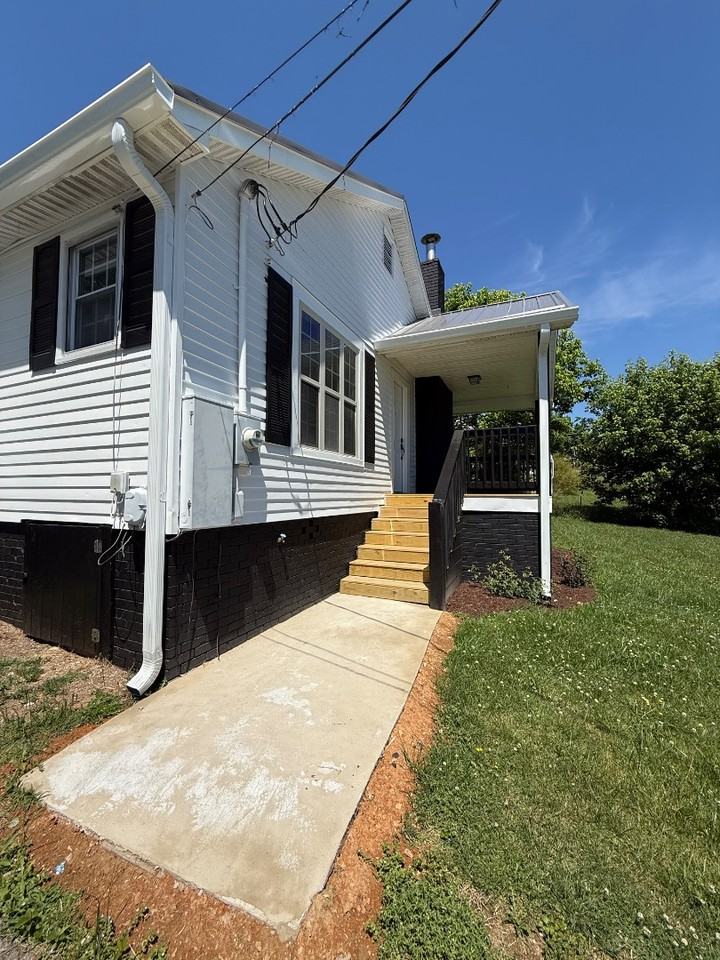 136 Kingsley Ave - Photo 3 of 20
