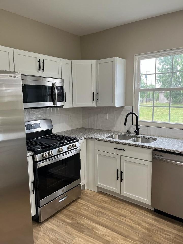 1152 Clairmount St - Photo 3 of 10