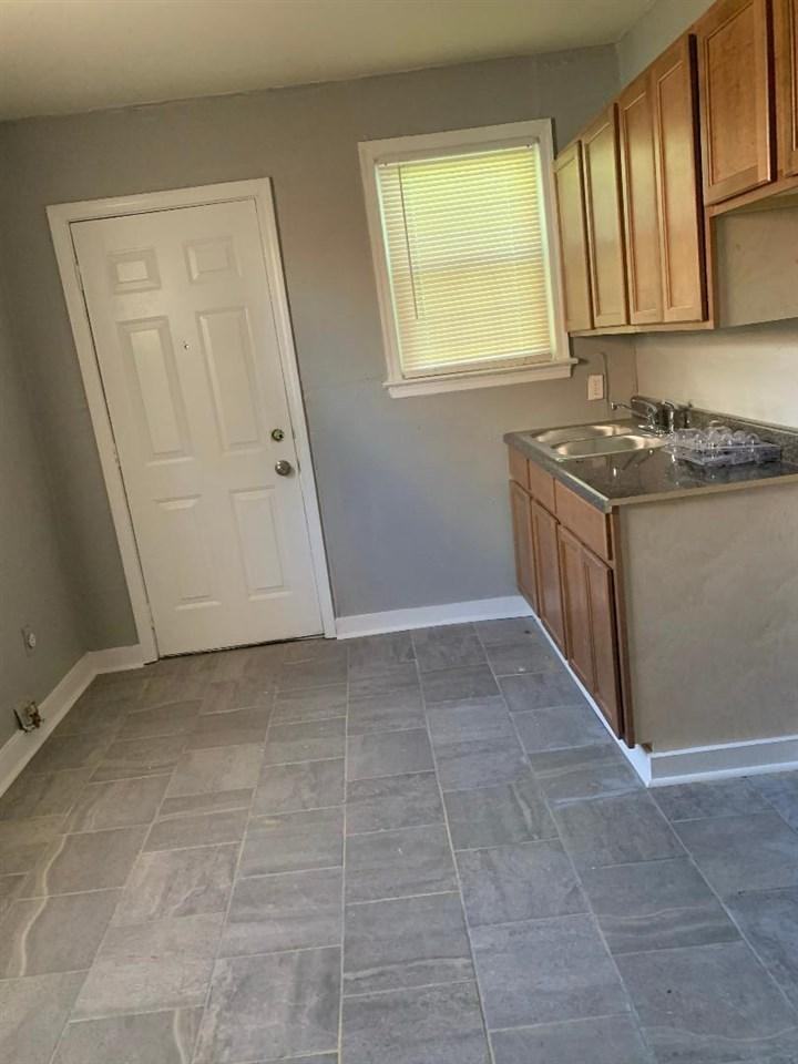 778 Alma St - Photo 4 of 7
